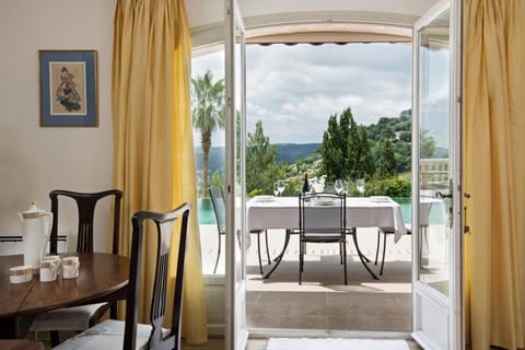 Pool view, Breakfast