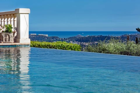 Luxury Pool Apartment at Villa Seburga Copropriété in Saint Paul de Vence