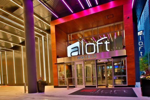 Aloft Chicago Mag Mile Hotel in Streeterville