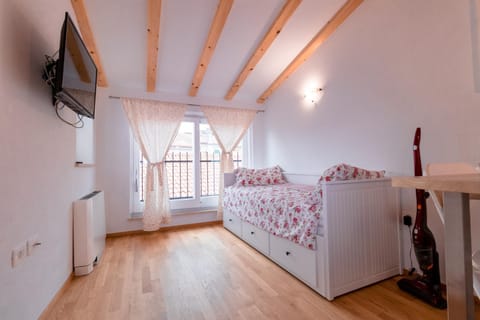 Bed, TV and multimedia