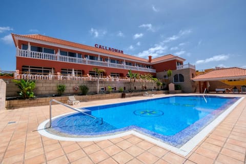 Property building, Pool view