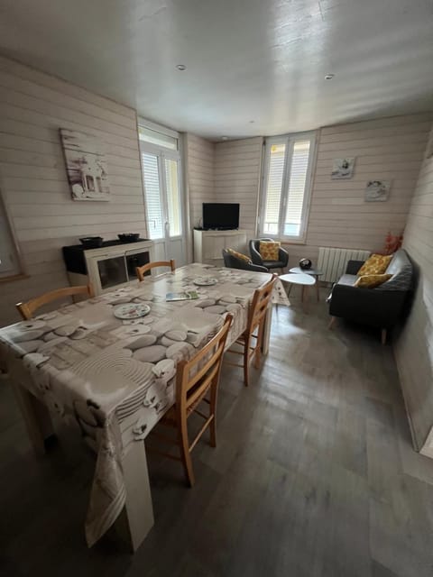 APPARTEMENT 4 PERSONNES CLASSE 2 ETOILES LEBOUCQ Laurent Apartment in Fort-Mahon-Plage