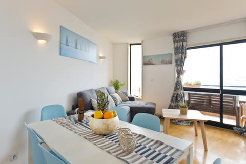 Amazing Comfy Flat with Balcony by Host Wise Apartment in Matosinhos