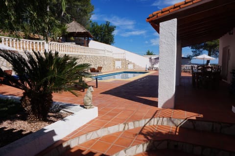 BBQ facilities, Hot Tub, Balcony/Terrace, Swimming pool