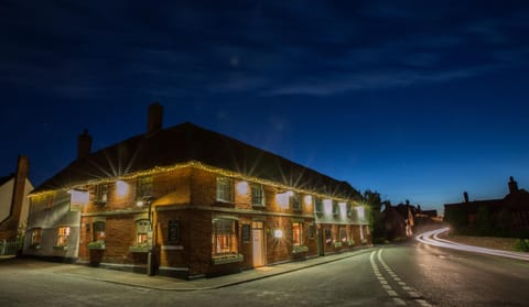 Restaurant/places to eat, Facade/entrance, Night, Autumn, Street view