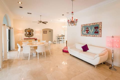 Lime Tree Villa - Canal Front Villa in Grand Cayman