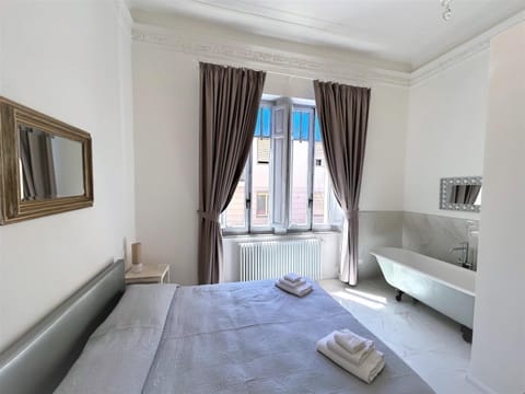 Photo of the whole room, Bedroom, towels