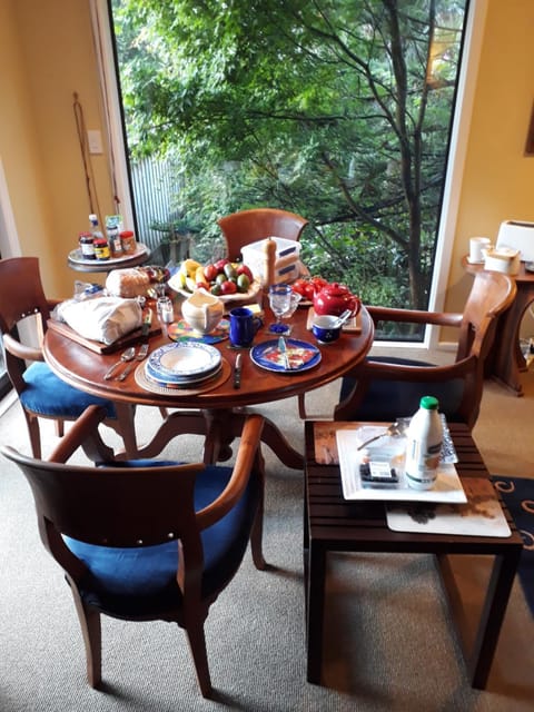 Dining area, Continental breakfast