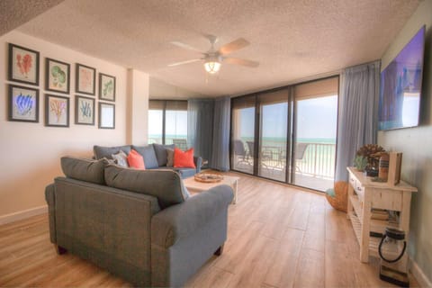 Top Floor Suite - Chambre House in Madeira Beach