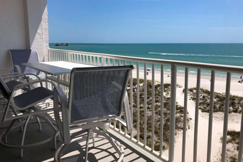 Top Floor Suite - Chambre Maison in Madeira Beach