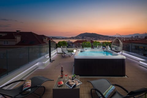 Patio, Balcony/Terrace, Spa and wellness centre/facilities, City view, Sea view, Swimming pool, Sunrise