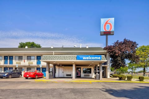 Property building, Logo/Certificate/Sign, Street view, Location, Parking