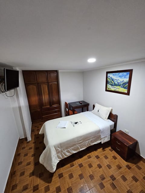 Bed, TV and multimedia, Bedroom