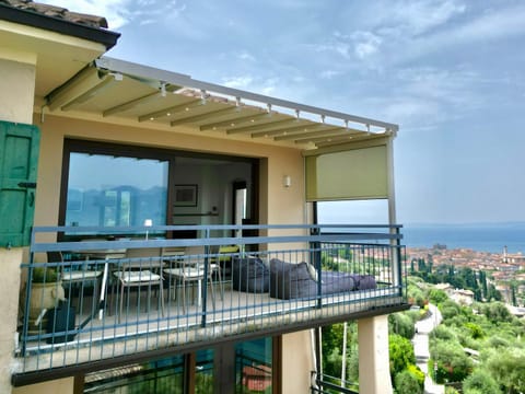 Property building, Balcony/Terrace, Lounge or bar, Seating area, Dining area