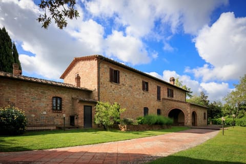Podere Fignano, holiday home - apartments, renovated 2024 Landhaus in Tuscany