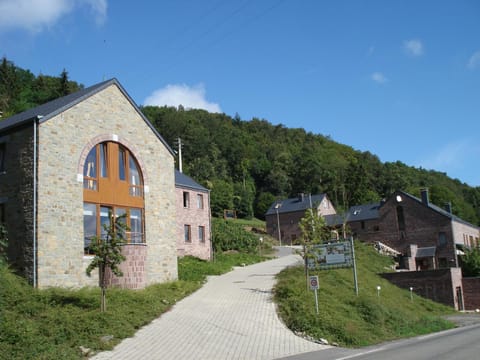 Facade/entrance, Spring, Day, Summer, View (from property/room), Area and facilities