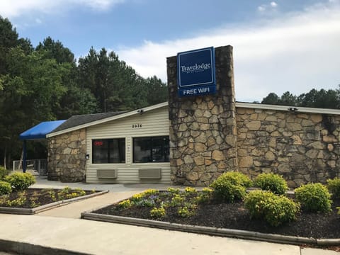 Travelodge by Wyndham Fayetteville Hotel in Fayetteville