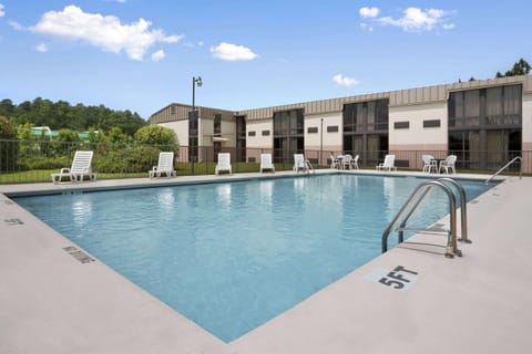 Days Inn by Wyndham Fayetteville-South/I-95 Exit 49 Hotel in Fayetteville