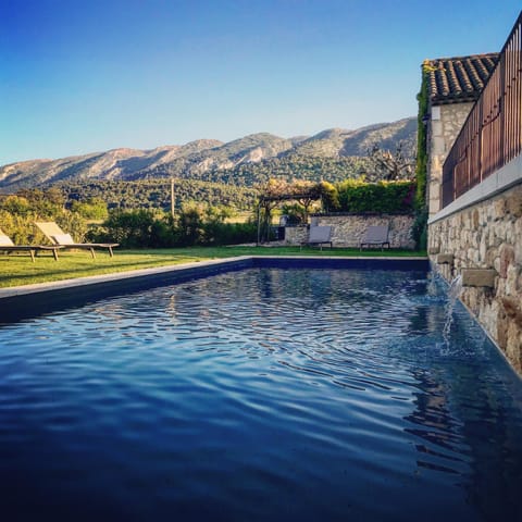 Mountain view, Pool view