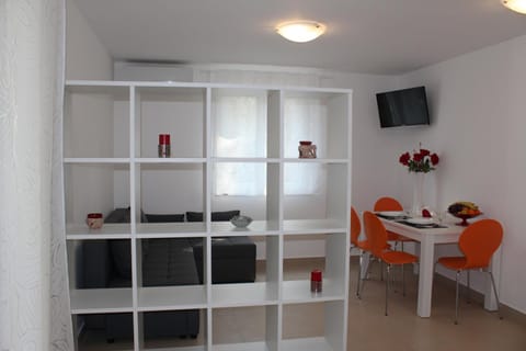 Apartments with a parking space Nerezine, Losinj - 15768 Condominio in Nerezine