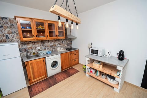 Kitchen or kitchenette, Communal kitchen