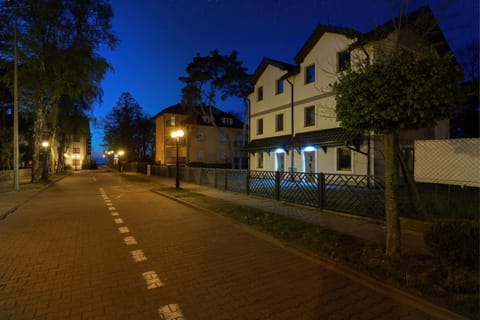 Facade/entrance, Off site