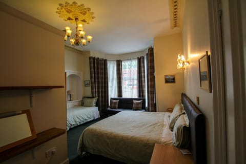 Dunallan Guest House Bed and Breakfast in Perth