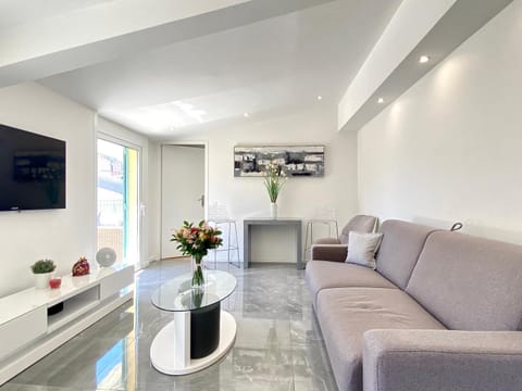 Luxury "Les Toits du Soleil" - Magnifique appartement avec terrasses et jacuzzi - Centre de cannes - By SCLS Locations Wohnung in Cannes