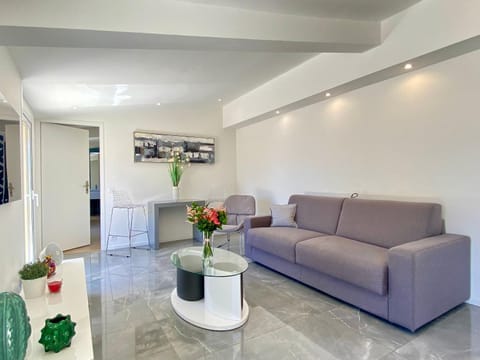 Luxury "Les Toits du Soleil" - Magnifique appartement avec terrasses et jacuzzi - Centre de cannes - By SCLS Locations Appartement in Cannes