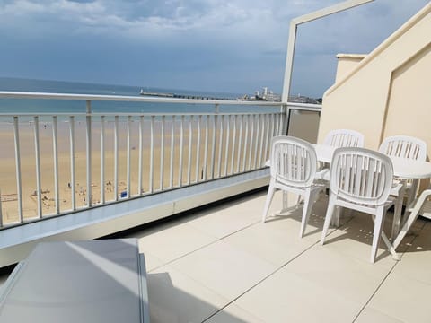 Appartement 3 pièces face plage avec terrasse et garage - Les Sables d'Olonne - FR-1-197-388 Apartment in Les Sables-d'Olonne