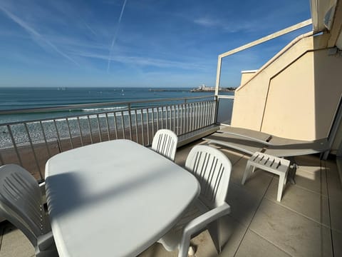 Appartement 3 pièces face plage avec terrasse et garage - Les Sables d'Olonne - FR-1-197-388 Apartment in Les Sables-d'Olonne