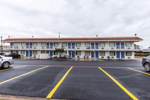Motel 6-North Richland Hills, TX Hotel in Hurst