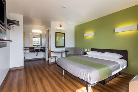 TV and multimedia, Bedroom, On site