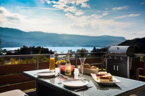 Balcony/Terrace, Lake view, Mountain view