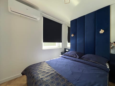 Bedroom, air conditioner