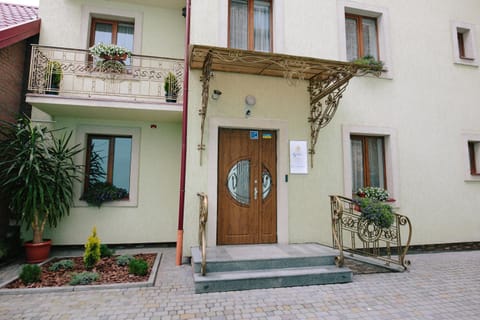 Property building, Facade/entrance