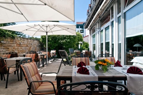 Balcony/Terrace, Decorative detail, Garden view