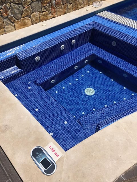 Hot Tub, Hot Tub