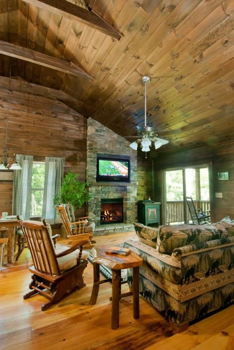 The Dogwood Breeze Haus in Nantahala