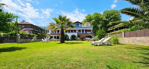 Property building, Garden, sunbed