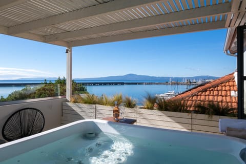 Natural landscape, Hot Tub, Mountain view, Sea view