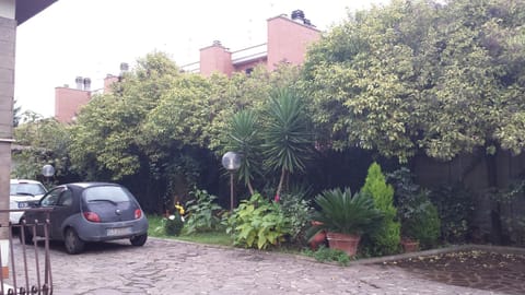 Garden, Parking