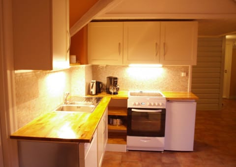 Coffee/tea facilities, Kitchen or kitchenette, dishwasher