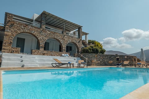 Terra Villa in Paros