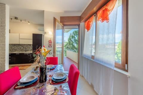 New Luxury 2 BDR Terrace, Views, AC Apartamento in Marina di Carrara