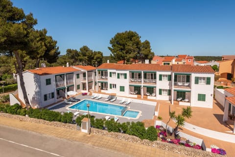 Property building, Pool view, Swimming pool, sunbed