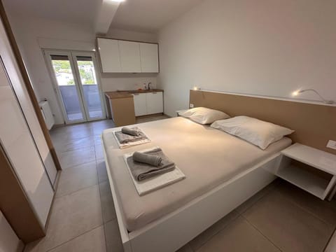 Bedroom, kitchen