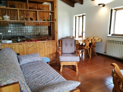 Kitchen or kitchenette, Living room, Seating area