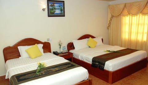 Lux Guesthouse Bed and Breakfast in Krong Battambang