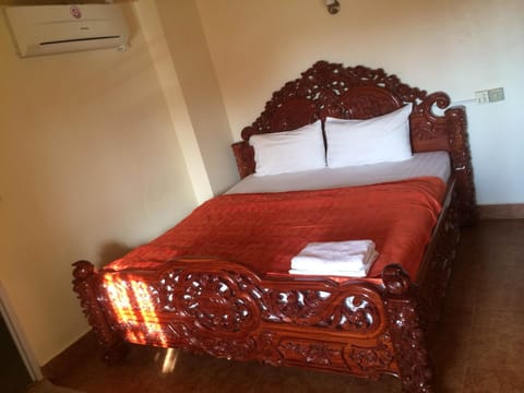 Lux Guesthouse Bed and Breakfast in Krong Battambang